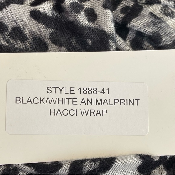 NWT Neli Hamilton Knits Animal Print Hacci Wrap Sz. OS - Picture 8 of 9